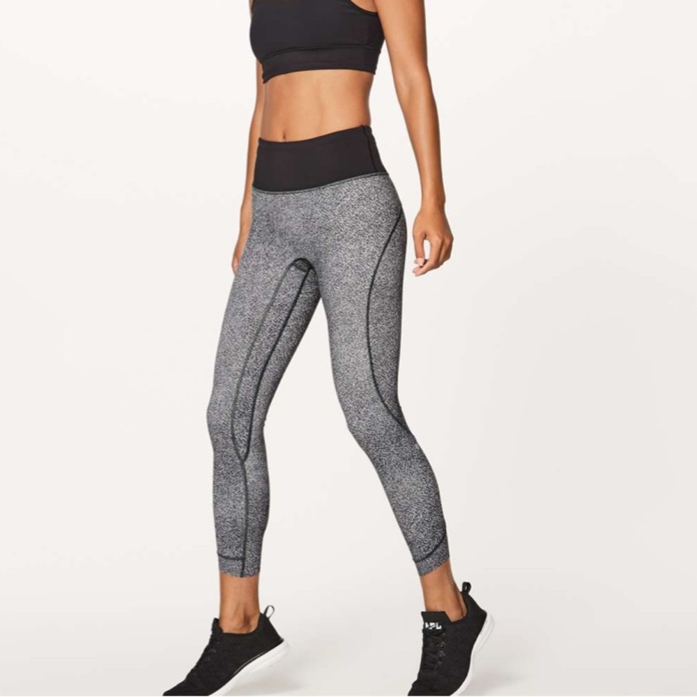 Lululemon Run The Day 7/8 Tight 25” in Fractal Dark Starlight Black SZ 8 EUC